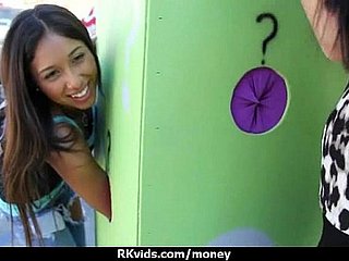 Titillating exhibitionist GFS worden betaald agree on voor sommige openbare neuken 18