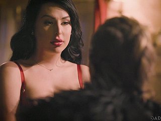 موشوم السوبر bootylicious يوفر شانيل سانتيني خنثى مع BJ