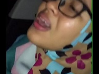 Awekムラユtudung kena jolok dengan Bのdalamのkereta