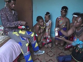 Topless Afrikanische Mädchen