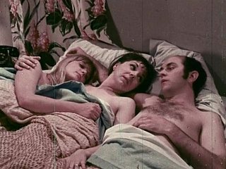 Stepmom सिखाने सेक्स उसकी कुंवारी सौतेली