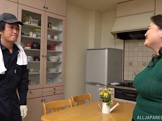 Mamas chupando e buceta dedilhado para peituda asiática milf sakuragi junko