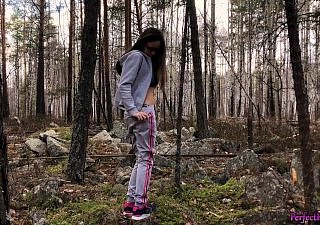 Colegial tinha sexo sensual com professor de PE na floresta