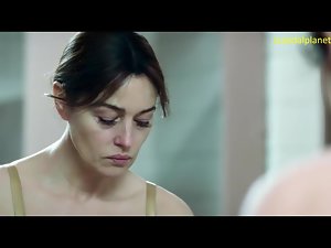 Monica Bellucci nuda tette e capezzoli a Ville-Marie jacket