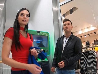 الرجل يريد المال ولا يعمل ، لذا فإنه يجعله يحصل على GF