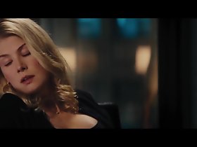Rosamund Pike - Vexillum warn Reacher