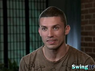 Swingers divirtiéndose en el reality fake intercambiando a Partnes