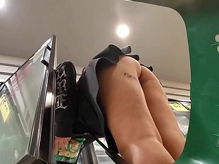 Ho messo una macchina fotografica nel carrello del supermercato e ho registrato un Culona senza mutandine, dispirit migliore upskirt che vedrai oggi thither HD e senza pompini