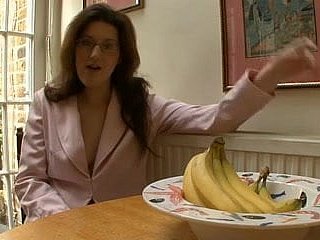 Milf de almacenamiento recibe una visita a casa