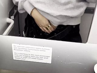 Nóng tôi thủ dâm trong nhà vệ sinh của máy locker - Jasmine Sweetarabic