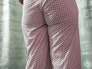 Karachi linda chica mostrando hipe