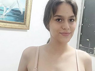 Follo a mi hermanastra antes de que ella se vaya a su universidad