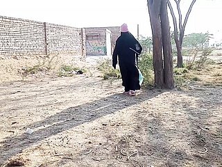 روڈ پر پاکستانی رندی لڑکی