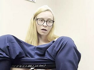장난 꾸러기 간호사 음부 놀이 흥분한 뜨거운 금발 밀프