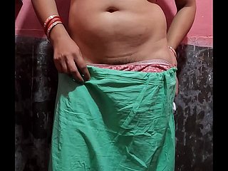 Istri desi mencukur vaginanya