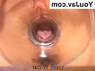 Cô gái Hàn Quốc đang chọc giận