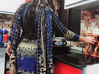گھریلو بیوی کو کچن میں بدتمیز شوہر نے مار ڈالا۔