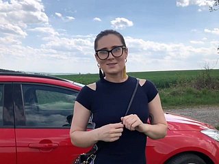 Amatör Seks Xozilla Porno Filmleri Kız Adamla Sevişmek İçin Arabasını Durduruyor Bölüm 1