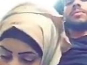 Glum Hijabi сосание