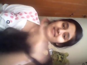 GF shrug off dismiss tetas perfectas