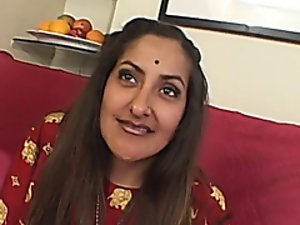 XXX MILF indien avec de gros seins naturels et gros cul rond en trinity