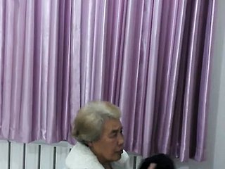 nenek cina dalam bilik mandi