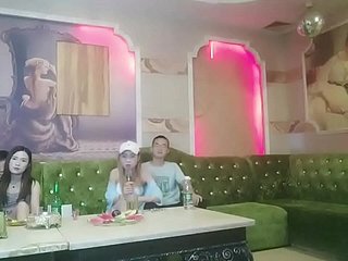 cinese ktv eccentrico sesso di gruppo seduta signora 4p
