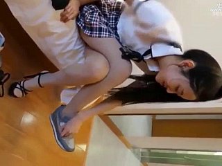 Sessão fotográfica privada de uma linda garota em um hotel. O fotógrafo olhou para ela e perguntou se já não estava ali há muito bludgeon