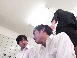 Gli insegnanti cinesi si incontrano per scopare respecting palestra