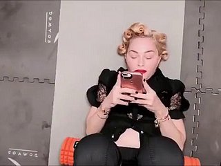 Madonna Kaki dan Kaki Seksi yang Menawan Campuran Insta 2019