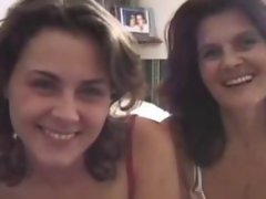 Mère et fille britannique dans watersport publique