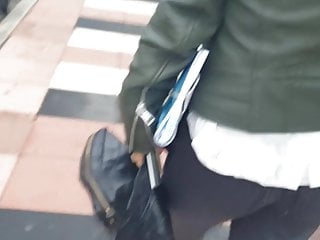 Cum a chica atractiva en público 2