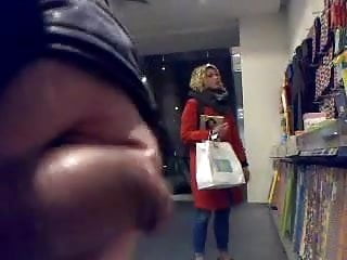 Knipperend mijn lul te mooi meisje far een winkel