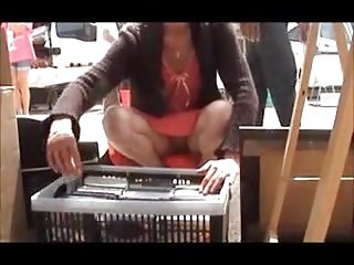 Memasarkan tiada seluar upskirt.flv