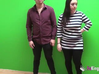 絶望的なギャルは彼女の偶像をファックしたいです