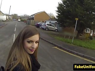 salope UK suce coq policemans dans la voiture de judge