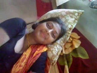 desi indah Boudi bengali dengan devar buah dada seksi terdedah