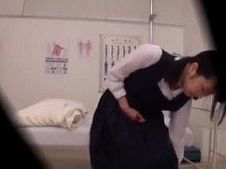 jeunes etudiantes japonaises soumise visite 중 MEDICALE