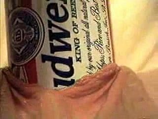 चरम वस्तु निवेशन एक Budweiser बीयर का उपयोग करते हुए