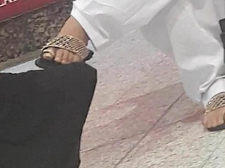 Nette pakistanische Teen, schöne Füße & Faceshot