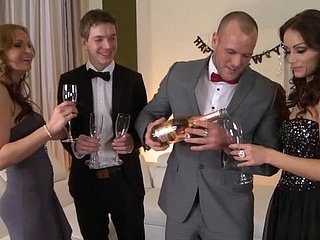 Romantyczne spotkanie zakończył z seksem grupowym