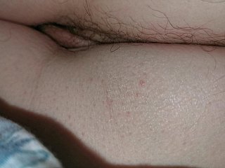 Hairy Culo de mujer y gluteus maximus bombeo de gatito - Inconsciente