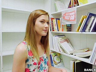 Kecantikan Redhead Alaina Dawson mendapat digerudi pada kamera POV